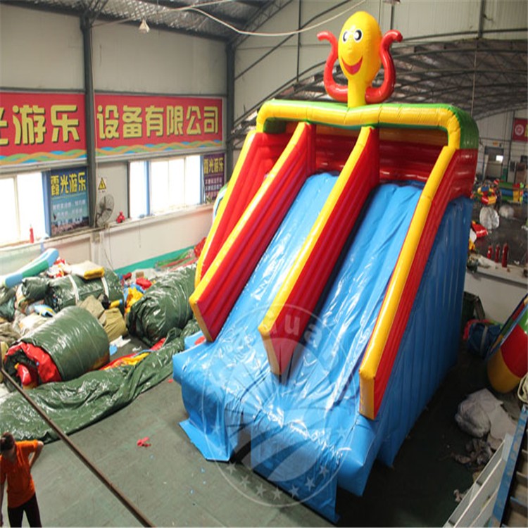 城口水上充气滑梯